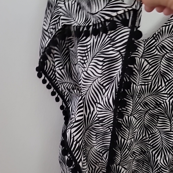 Faded Rose Black & WhitePalm Frond Design Swim Suit Cover Up Size Large - Picture 4 of 6